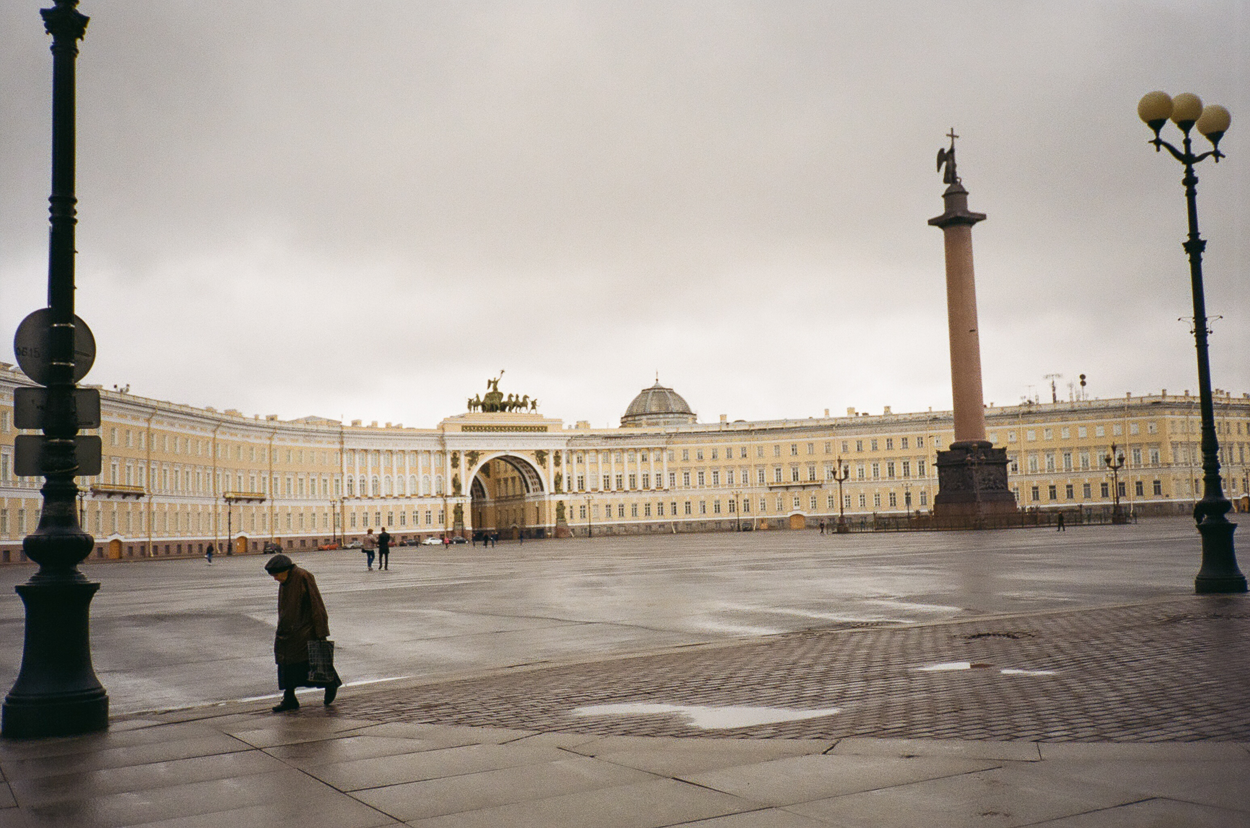 palace square_noavi